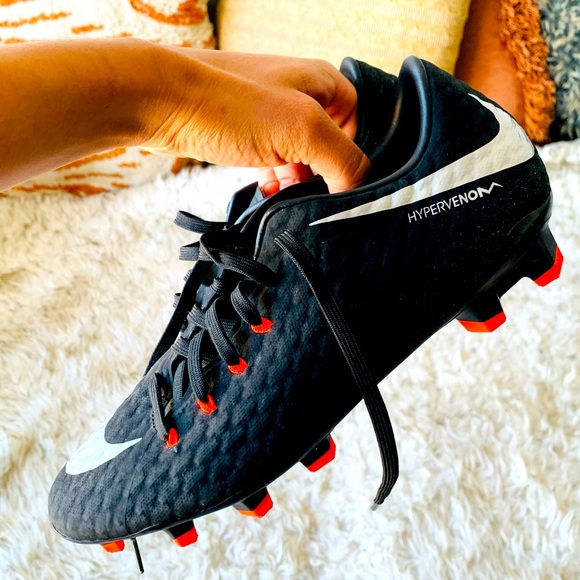 Nike HyperVenom Cleats - Picture 1 of 6